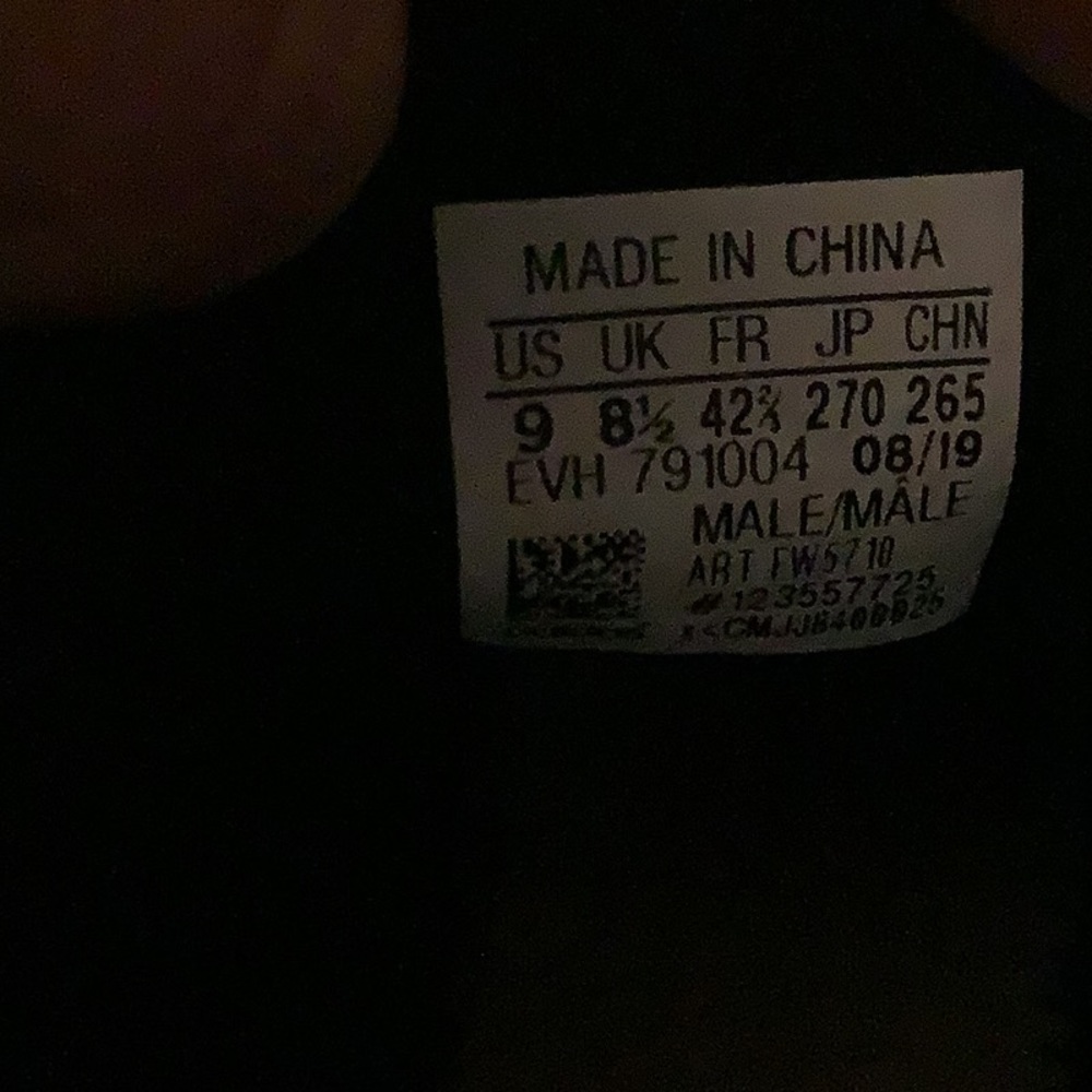 Great condition high top men’s athletic shoes very stylish - Picture 3 of 4